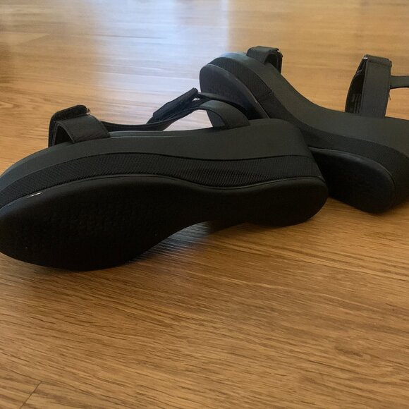 Cole Haan Women's Grand Ambition Ayer Wedges 8 Comfortable - Picture 4 of 9